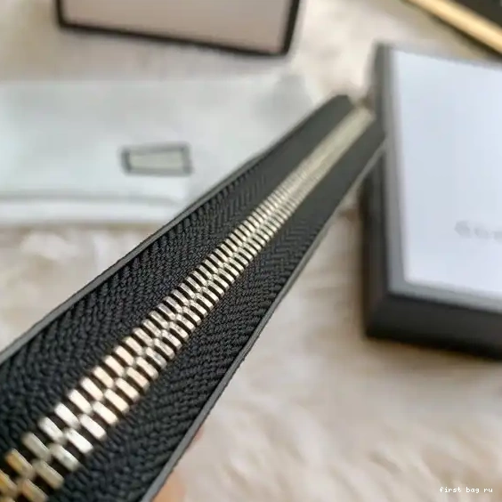 GUCCI ZIP AROUND LEATHER WALLET 0518